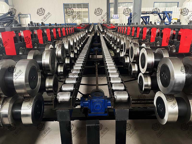 模壓電纜橋架生產線